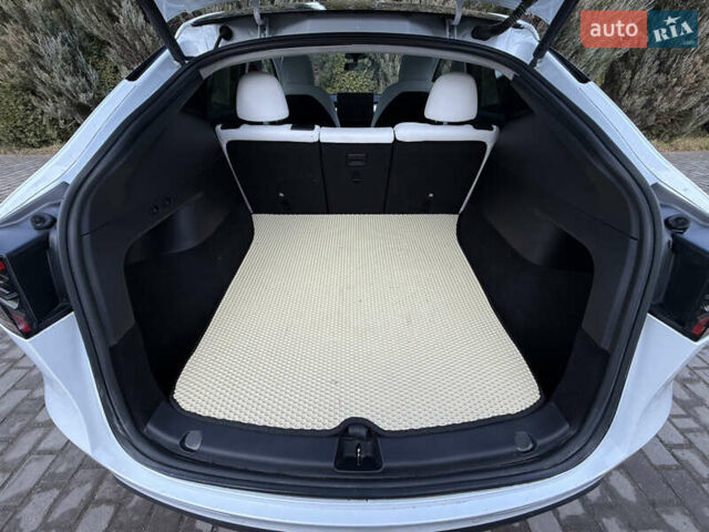 Белый Тесла Model Y, объемом двигателя 0 л и пробегом 129 тыс. км за 27400 $, фото 29 на Automoto.ua