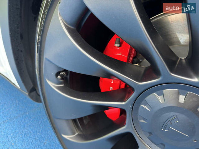 Белый Тесла Model Y, объемом двигателя 0 л и пробегом 68 тыс. км за 35000 $, фото 9 на Automoto.ua
