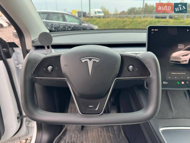 Білий Тесла Model Y, об'ємом двигуна 0 л та пробігом 62 тис. км за 27400 $, фото 41 на Automoto.ua