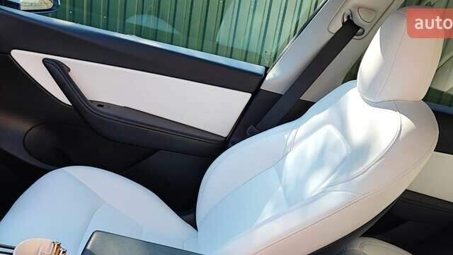 Белый Тесла Model Y, объемом двигателя 0 л и пробегом 40 тыс. км за 32500 $, фото 5 на Automoto.ua