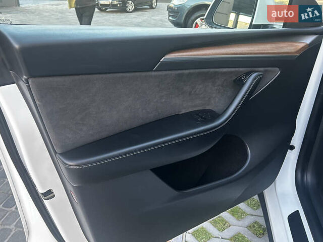 Тесла Model Y 2022 в Тернополе на Automoto.ua Белый Тесла Model Y, объемом двигателя 0 л и пробегом 52 тыс. км за 27300 $, фото 5 на Automoto.ua