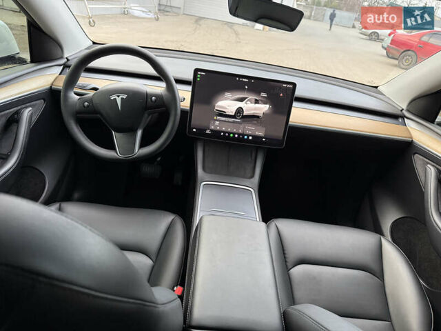Белый Тесла Model Y, объемом двигателя 0 л и пробегом 16 тыс. км за 26500 $, фото 33 на Automoto.ua