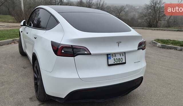 Белый Тесла Model Y, объемом двигателя 0 л и пробегом 27 тыс. км за 29000 $, фото 28 на Automoto.ua