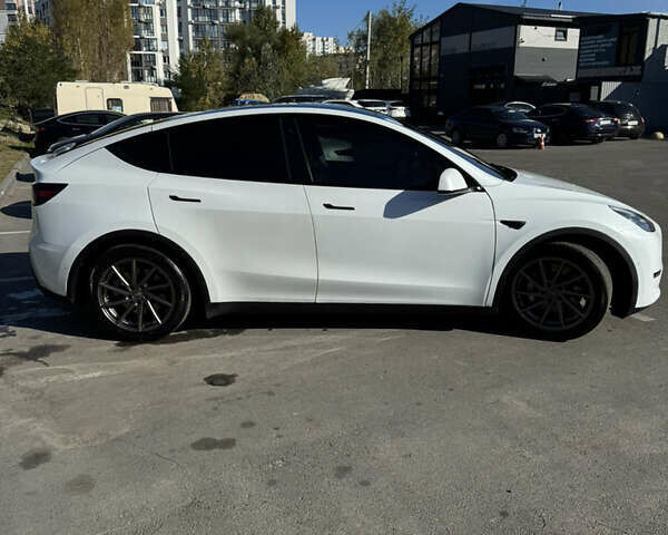 Белый Тесла Model Y, объемом двигателя 0 л и пробегом 187 тыс. км за 22999 $, фото 3 на Automoto.ua