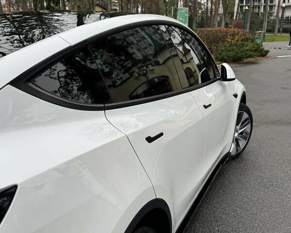 Білий Тесла Model Y, об'ємом двигуна 0 л та пробігом 96 тис. км за 22499 $, фото 10 на Automoto.ua