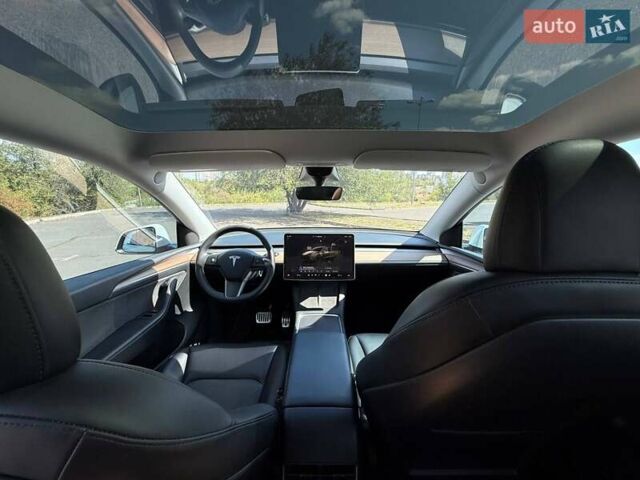 Білий Тесла Model Y, об'ємом двигуна 0 л та пробігом 56 тис. км за 26000 $, фото 36 на Automoto.ua