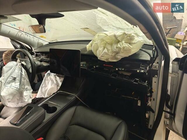 Белый Тесла Model Y, объемом двигателя 0 л и пробегом 38 тыс. км за 28000 $, фото 63 на Automoto.ua