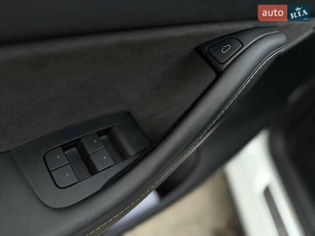 Белый Тесла Model Y, объемом двигателя 0 л и пробегом 59 тыс. км за 28950 $, фото 22 на Automoto.ua