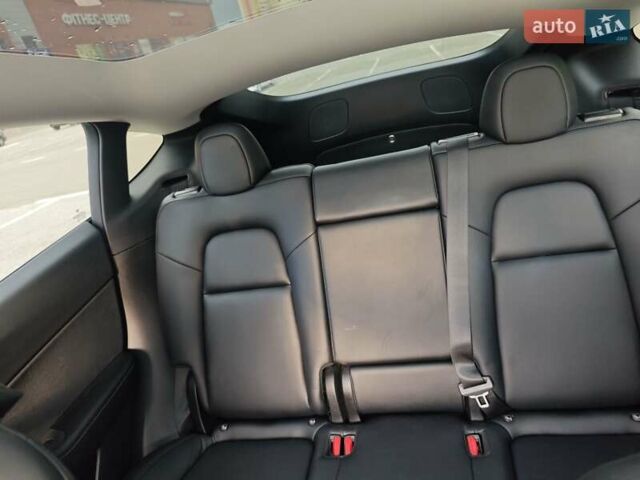 Белый Тесла Model Y, объемом двигателя 0 л и пробегом 38 тыс. км за 28000 $, фото 41 на Automoto.ua