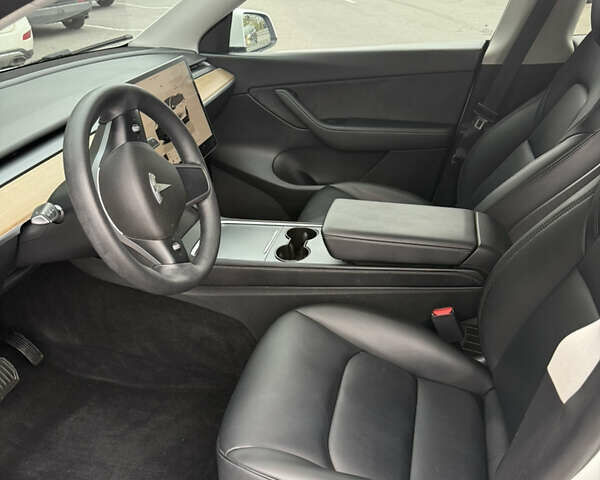 Білий Тесла Model Y, об'ємом двигуна 0 л та пробігом 82 тис. км за 25499 $, фото 13 на Automoto.ua