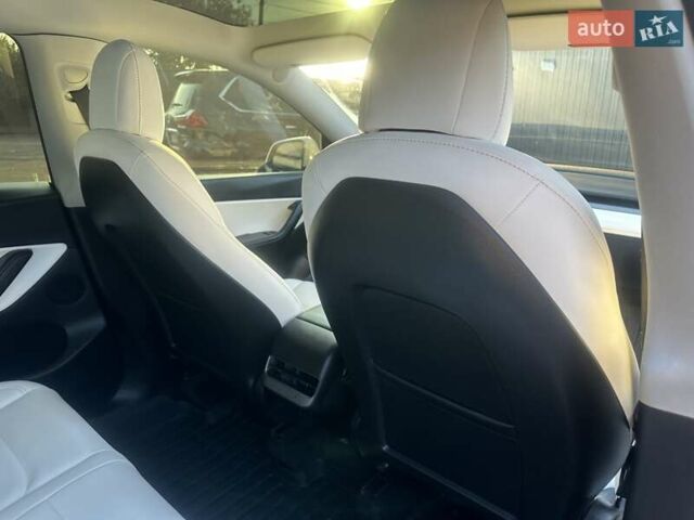 Тесла Model Y 2022 у Києві на Automoto.ua Білий Тесла Model Y, об'ємом двигуна 0 л та пробігом 25 тис. км за 35500 $, фото 30 на Automoto.ua