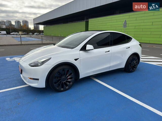Белый Тесла Model Y, объемом двигателя 0 л и пробегом 68 тыс. км за 35000 $, фото 2 на Automoto.ua