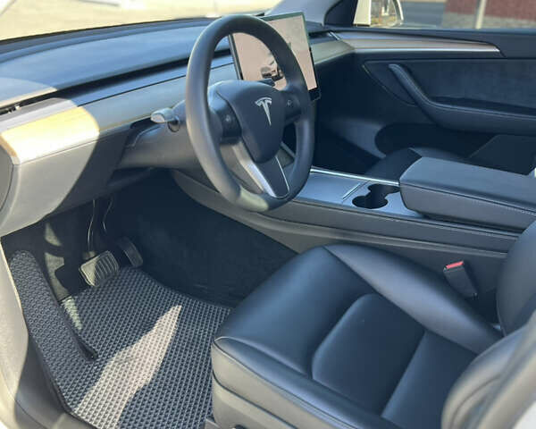 Белый Тесла Model Y, объемом двигателя 0 л и пробегом 24 тыс. км за 28200 $, фото 4 на Automoto.ua