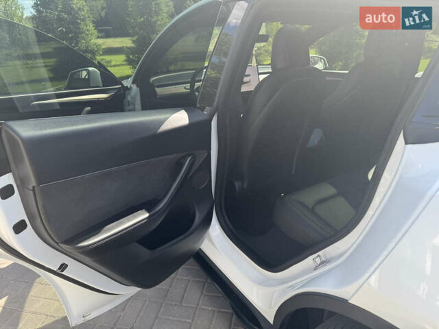 Белый Тесла Model Y, объемом двигателя 0 л и пробегом 62 тыс. км за 39500 $, фото 9 на Automoto.ua