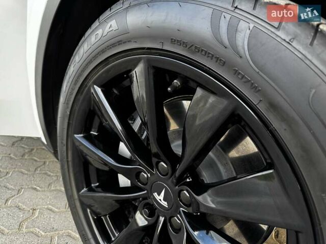 Белый Тесла Model Y, объемом двигателя 0 л и пробегом 59 тыс. км за 28800 $, фото 36 на Automoto.ua