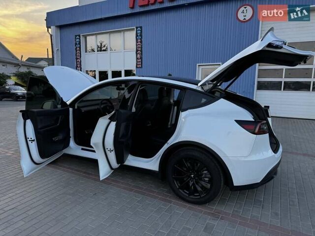 Белый Тесла Model Y, объемом двигателя 0 л и пробегом 59 тыс. км за 28800 $, фото 64 на Automoto.ua