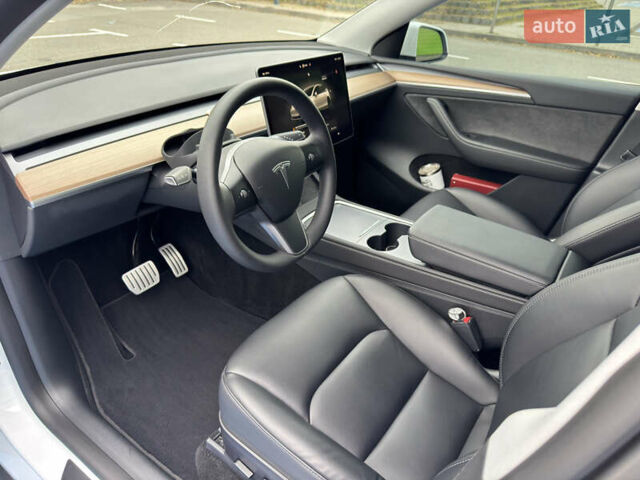 Белый Тесла Model Y, объемом двигателя 0 л и пробегом 68 тыс. км за 35000 $, фото 13 на Automoto.ua