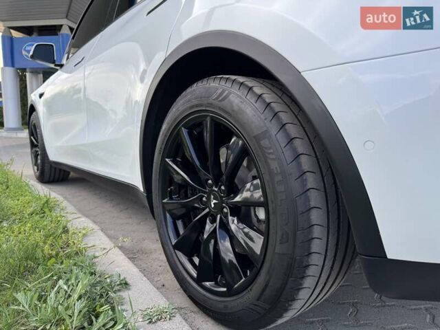 Белый Тесла Model Y, объемом двигателя 0 л и пробегом 59 тыс. км за 28800 $, фото 55 на Automoto.ua