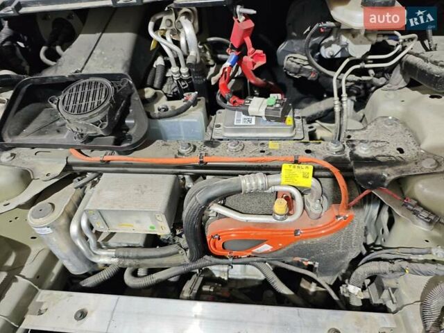 Белый Тесла Model Y, объемом двигателя 0 л и пробегом 38 тыс. км за 28000 $, фото 57 на Automoto.ua