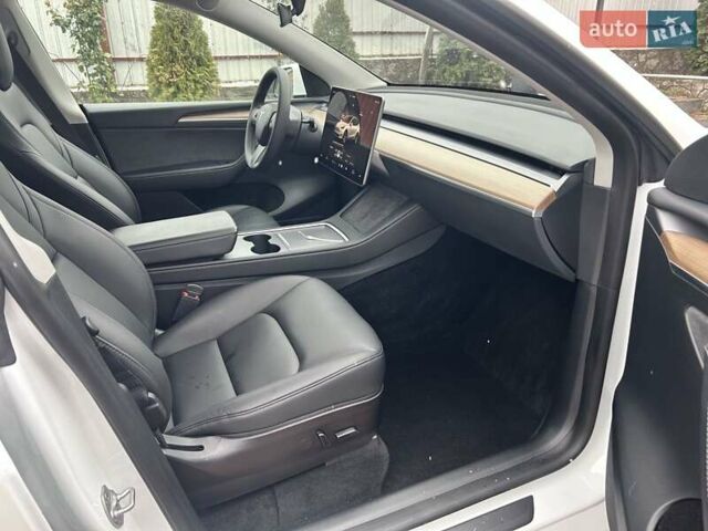 Белый Тесла Model Y, объемом двигателя 0 л и пробегом 94 тыс. км за 29999 $, фото 14 на Automoto.ua