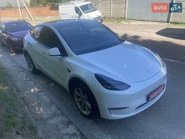 Белый Тесла Model Y, объемом двигателя 0 л и пробегом 100 тыс. км за 23000 $, фото 1 на Automoto.ua