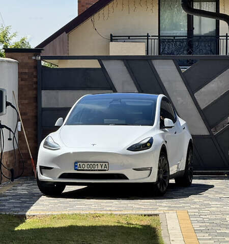 Белый Тесла Model Y, объемом двигателя 0 л и пробегом 90 тыс. км за 34999 $, фото 1 на Automoto.ua