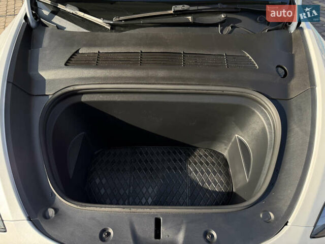 Белый Тесла Model Y, объемом двигателя 0 л и пробегом 102 тыс. км за 26000 $, фото 11 на Automoto.ua