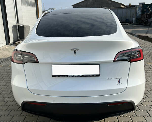 Белый Тесла Model Y, объемом двигателя 0 л и пробегом 12 тыс. км за 44900 $, фото 3 на Automoto.ua
