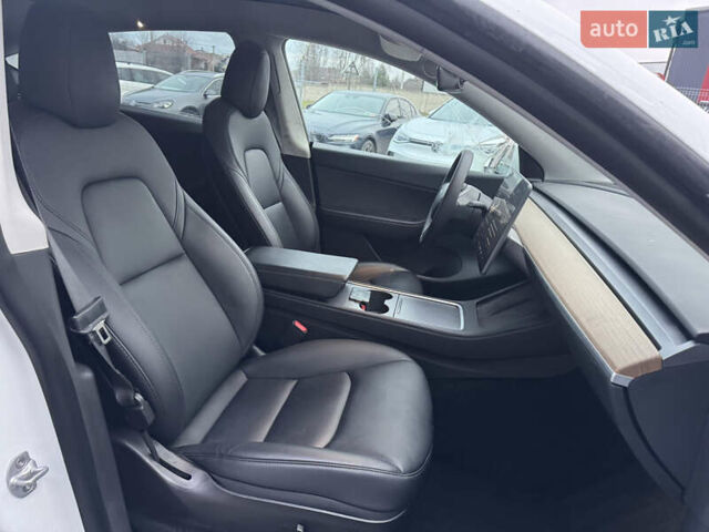 Белый Тесла Model Y, объемом двигателя 0 л и пробегом 29 тыс. км за 21700 $, фото 25 на Automoto.ua