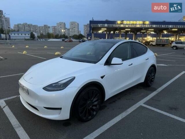 Тесла Model Y 2022 в Киеве на Automoto.ua Белый Тесла Model Y, объемом двигателя 0 л и пробегом 65 тыс. км за 28000 $, фото 1 на Automoto.ua