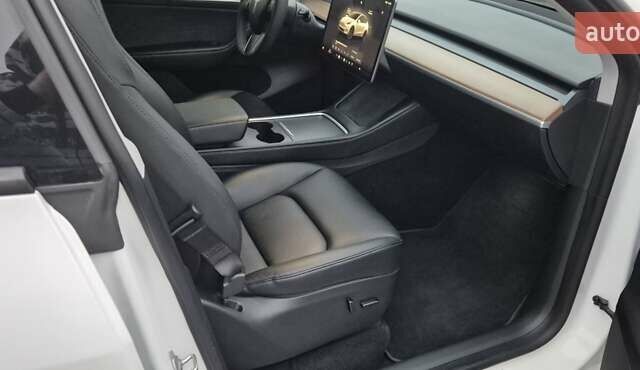 Белый Тесла Model Y, объемом двигателя 0 л и пробегом 27 тыс. км за 29000 $, фото 16 на Automoto.ua