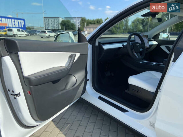 Белый Тесла Model Y, объемом двигателя 0 л и пробегом 39 тыс. км за 24400 $, фото 8 на Automoto.ua