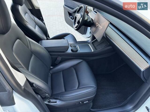Белый Тесла Model Y, объемом двигателя 0 л и пробегом 59 тыс. км за 28800 $, фото 38 на Automoto.ua