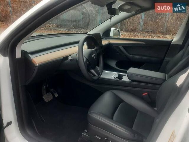 Білий Тесла Model Y, об'ємом двигуна 0 л та пробігом 45 тис. км за 21500 $, фото 16 на Automoto.ua