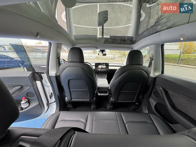 Белый Тесла Model Y, объемом двигателя 0 л и пробегом 68 тыс. км за 35000 $, фото 18 на Automoto.ua