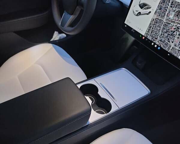 Белый Тесла Model Y, объемом двигателя 0 л и пробегом 4 тыс. км за 47000 $, фото 15 на Automoto.ua