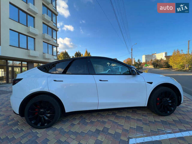 Белый Тесла Model Y, объемом двигателя 0 л и пробегом 28 тыс. км за 38000 $, фото 1 на Automoto.ua