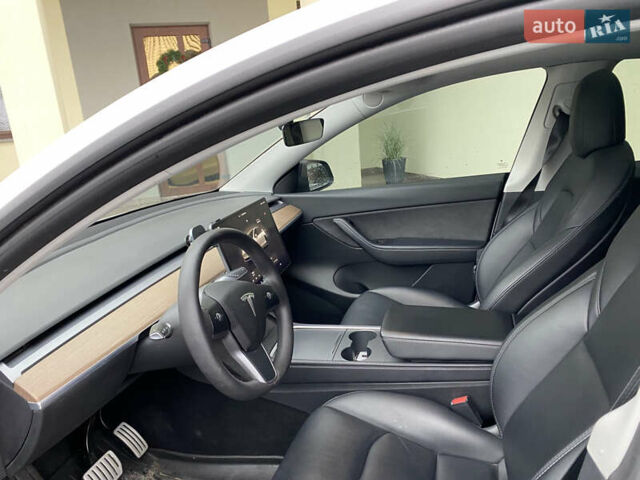 Білий Тесла Model Y, об'ємом двигуна 0 л та пробігом 59 тис. км за 25990 $, фото 1 на Automoto.ua