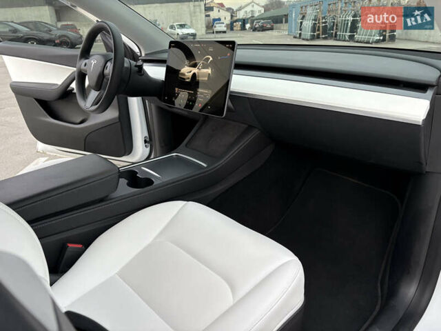 Білий Тесла Model Y, об'ємом двигуна 0 л та пробігом 65 тис. км за 29500 $, фото 15 на Automoto.ua