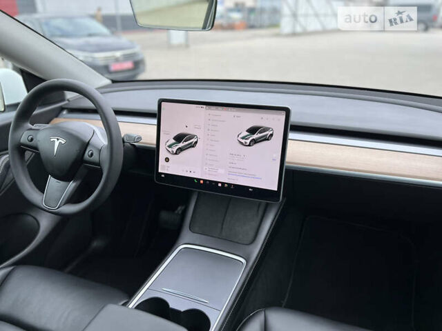 Белый Тесла Model Y, объемом двигателя 0 л и пробегом 14 тыс. км за 28500 $, фото 16 на Automoto.ua