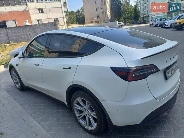 Белый Тесла Model Y, объемом двигателя 0 л и пробегом 61 тыс. км за 26000 $, фото 1 на Automoto.ua