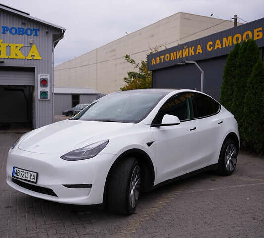 Білий Тесла Model Y, об'ємом двигуна 0 л та пробігом 53 тис. км за 27500 $, фото 4 на Automoto.ua