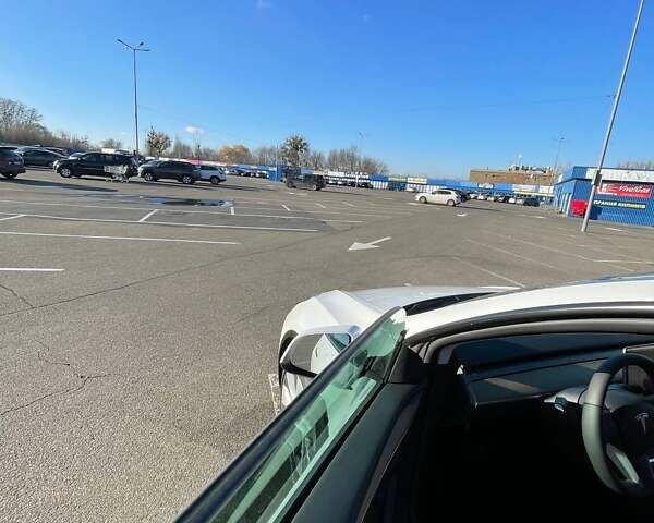 Білий Тесла Model Y, об'ємом двигуна 0 л та пробігом 43 тис. км за 32500 $, фото 5 на Automoto.ua