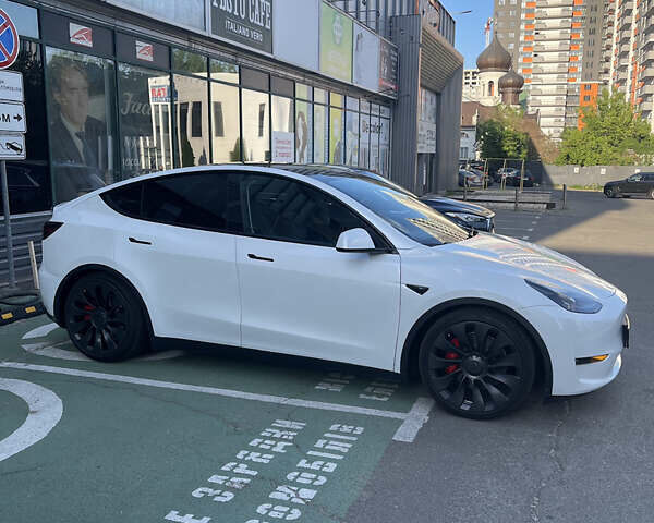 Белый Тесла Model Y, объемом двигателя 0 л и пробегом 25 тыс. км за 31500 $, фото 3 на Automoto.ua