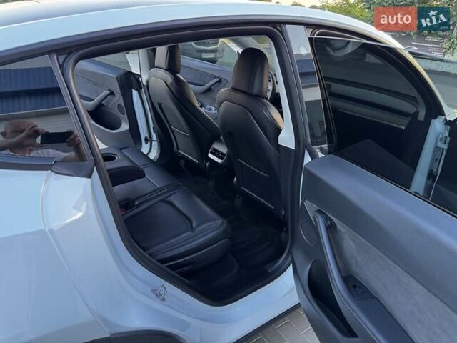 Белый Тесла Model Y, объемом двигателя 0 л и пробегом 59 тыс. км за 28800 $, фото 48 на Automoto.ua
