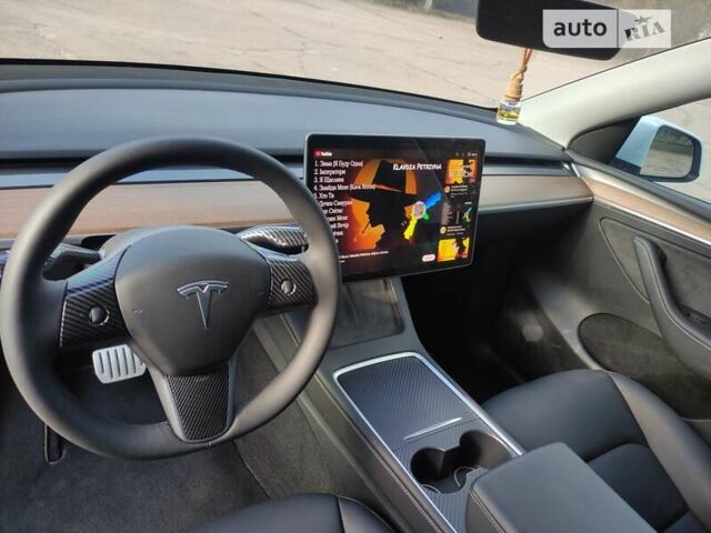 Белый Тесла Model Y, объемом двигателя 0 л и пробегом 2 тыс. км за 41500 $, фото 15 на Automoto.ua