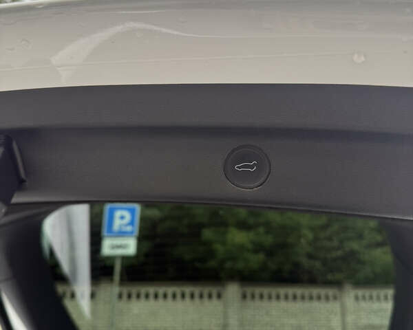 Білий Тесла Model Y, об'ємом двигуна 0 л та пробігом 82 тис. км за 25499 $, фото 21 на Automoto.ua