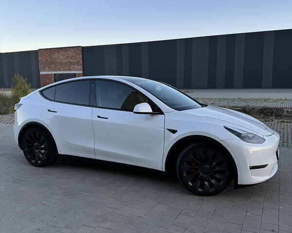 Белый Тесла Model Y, объемом двигателя 0 л и пробегом 53 тыс. км за 29500 $, фото 1 на Automoto.ua