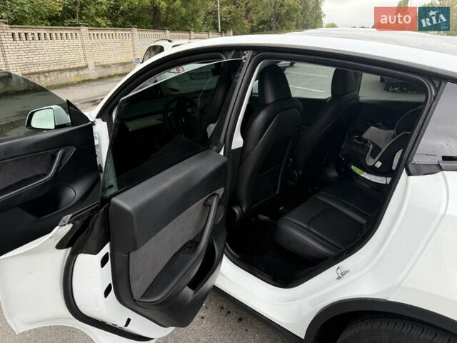 Білий Тесла Model Y, об'ємом двигуна 0 л та пробігом 82 тис. км за 25499 $, фото 15 на Automoto.ua