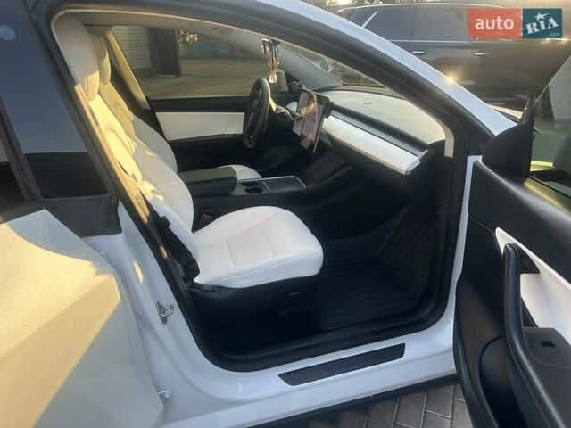 Тесла Model Y 2022 у Києві на Automoto.ua Білий Тесла Model Y, об'ємом двигуна 0 л та пробігом 25 тис. км за 35500 $, фото 32 на Automoto.ua
